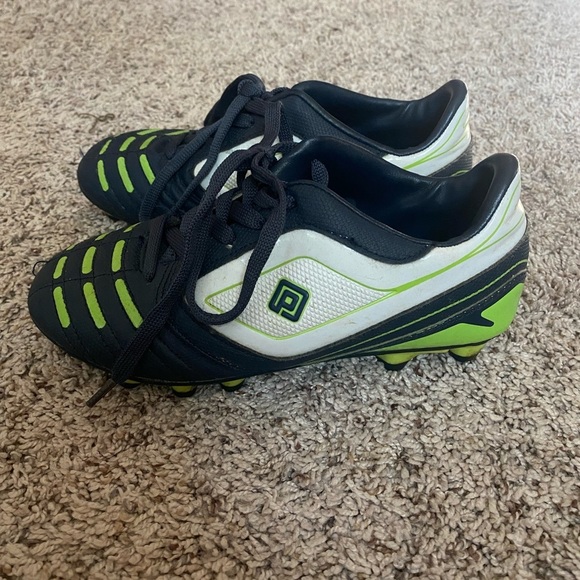 Boys size 1 Dream Pairs Soccer Cleats - Picture 4 of 7